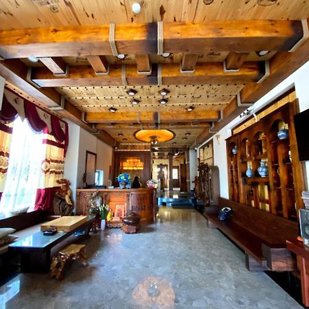Hoang Khiem Hotel Плейку Экстерьер фото