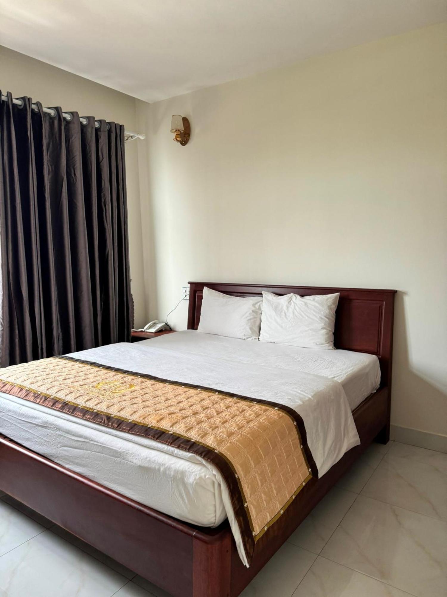Hoang Khiem Hotel Плейку Экстерьер фото