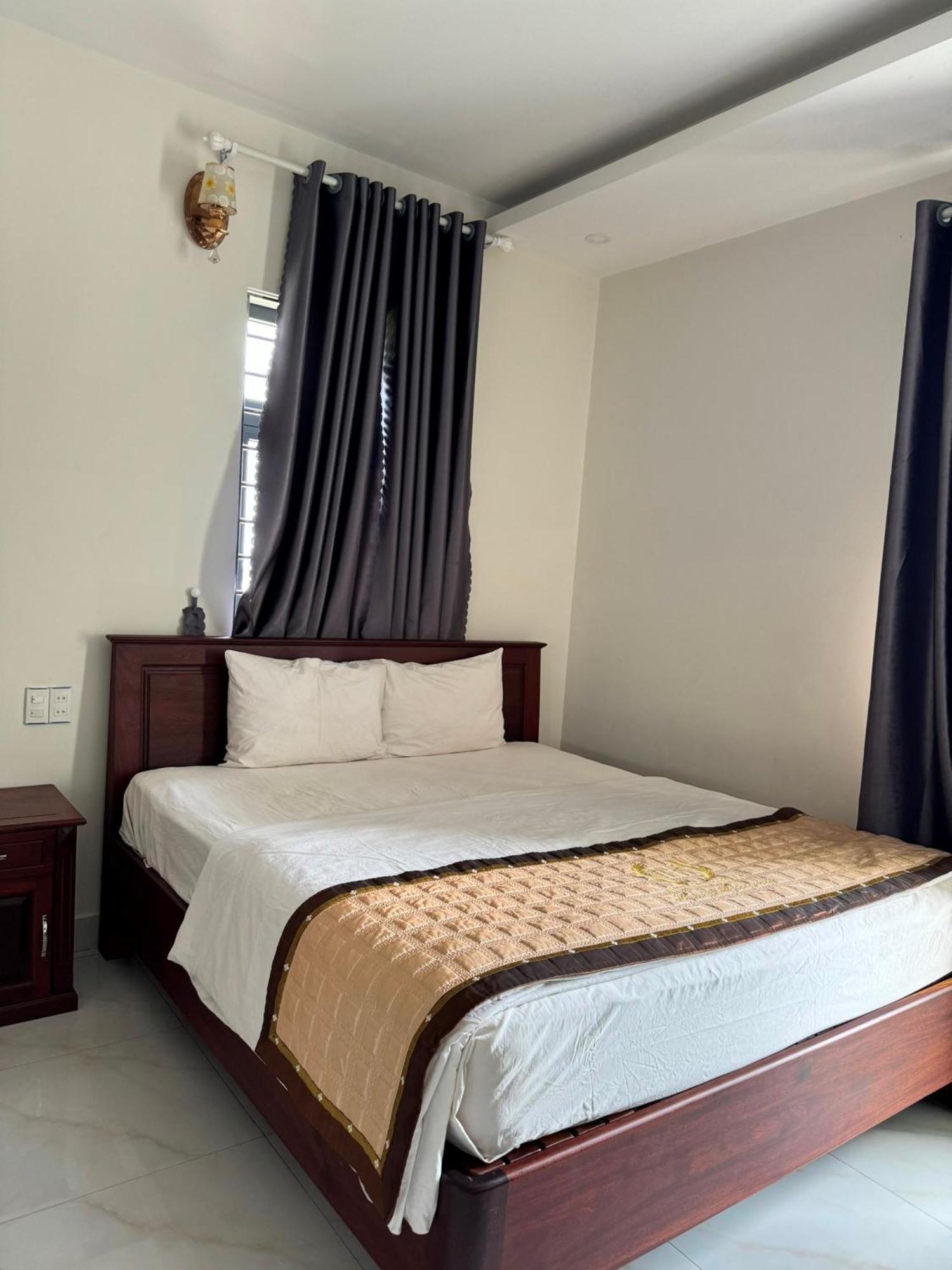 Hoang Khiem Hotel Плейку Экстерьер фото