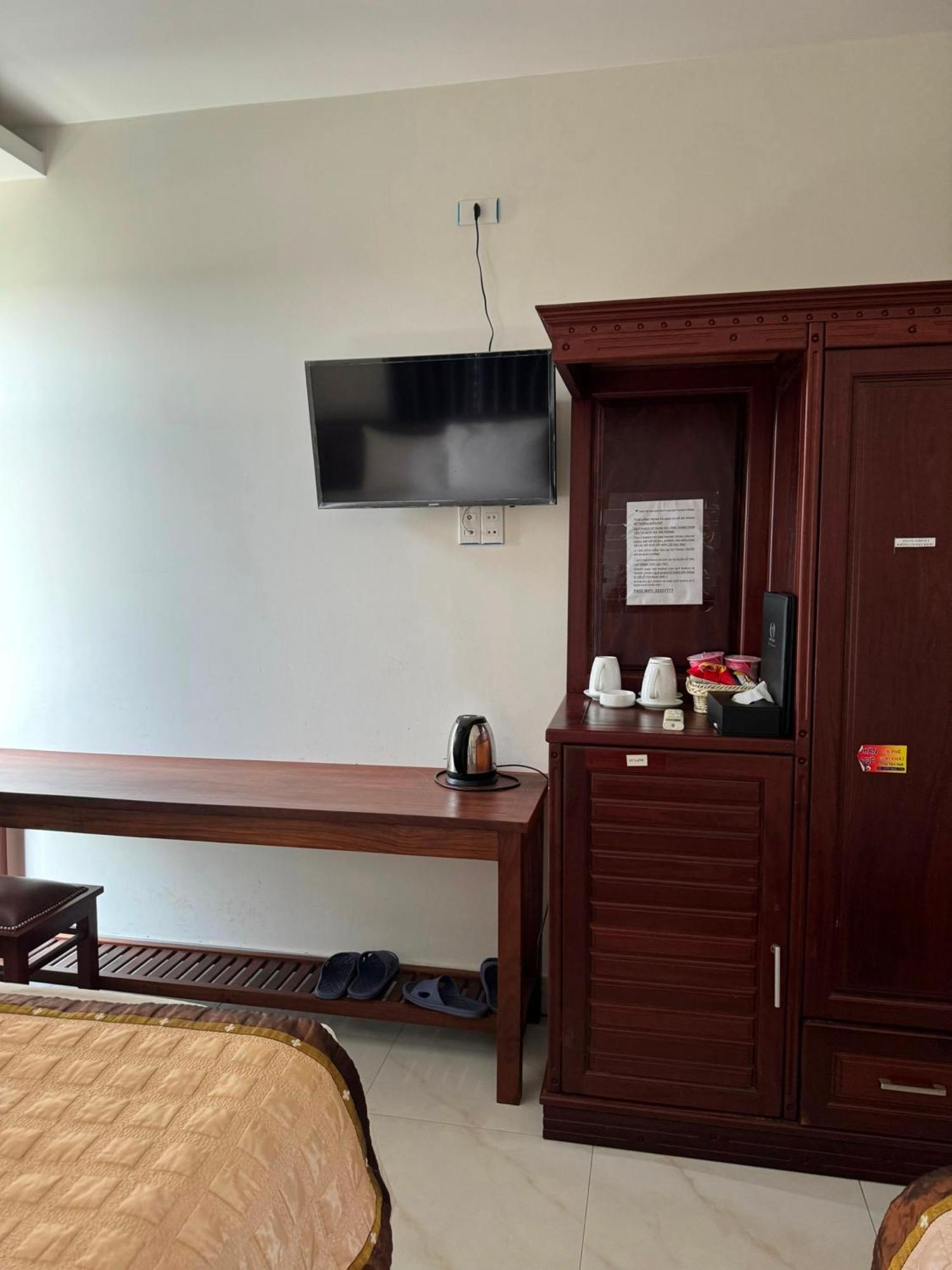 Hoang Khiem Hotel Плейку Экстерьер фото