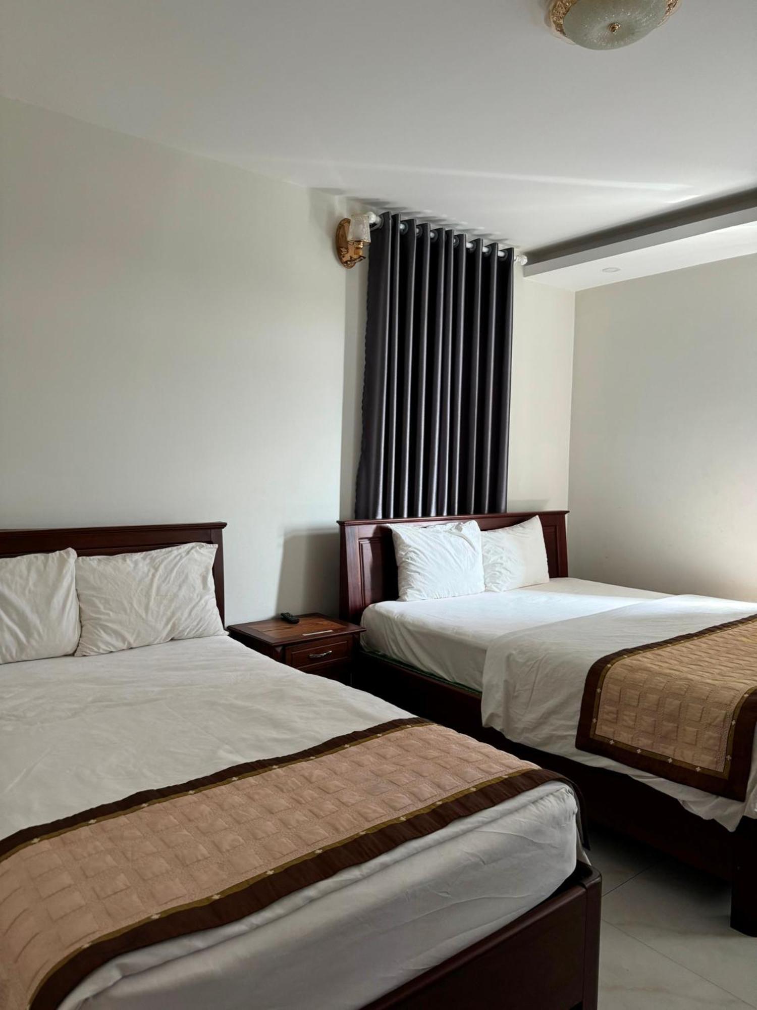 Hoang Khiem Hotel Плейку Экстерьер фото