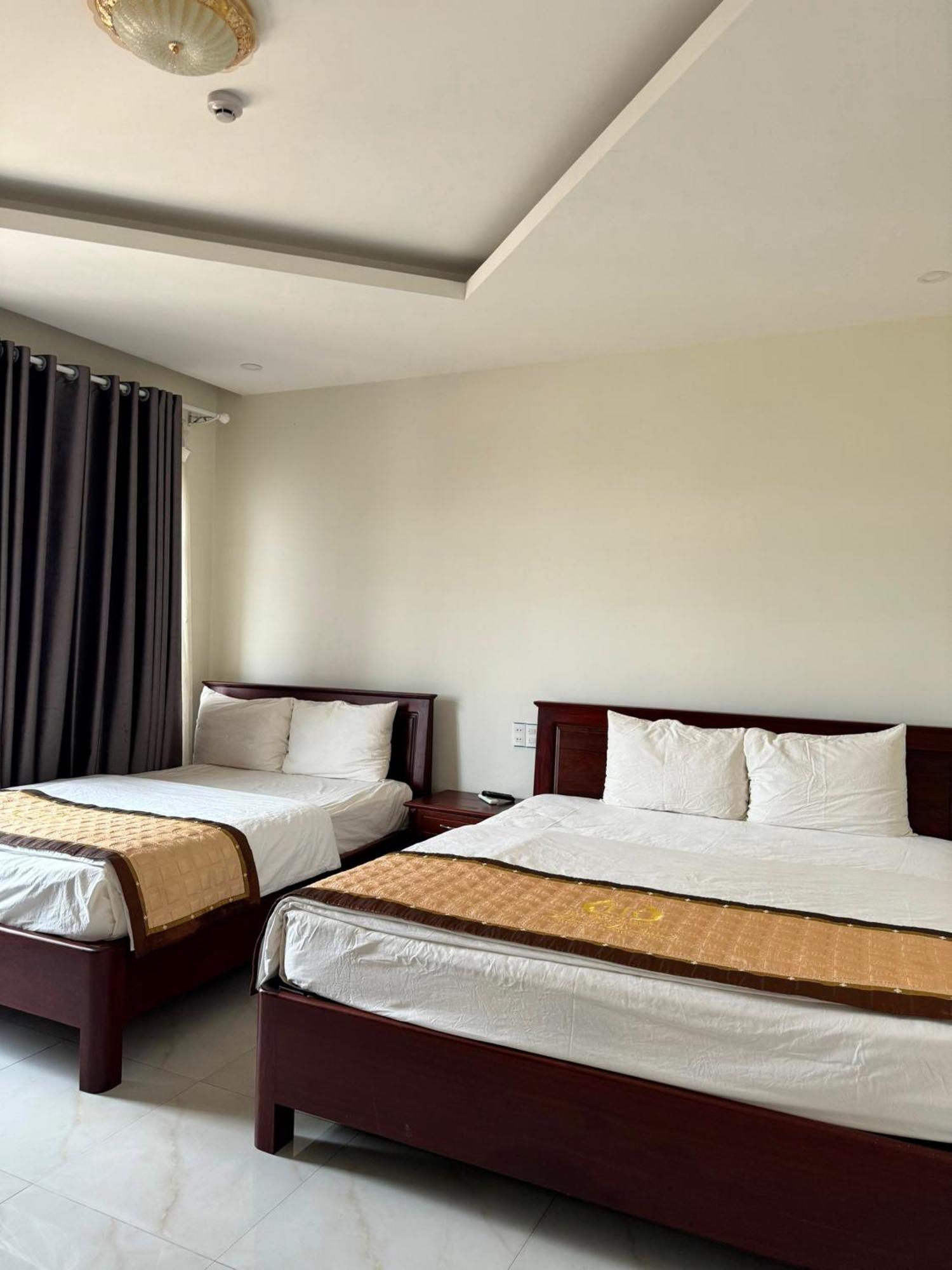 Hoang Khiem Hotel Плейку Экстерьер фото