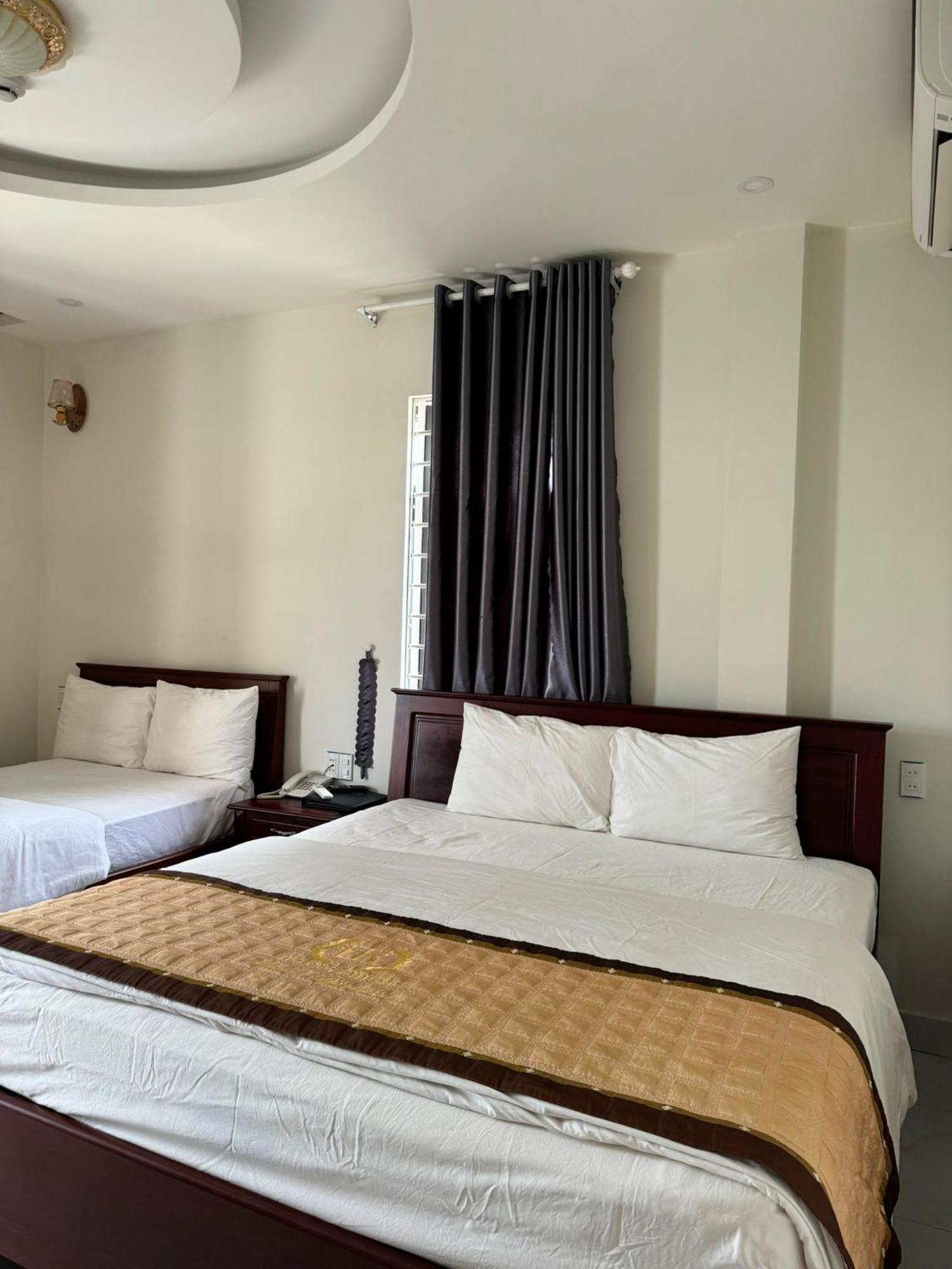 Hoang Khiem Hotel Плейку Экстерьер фото