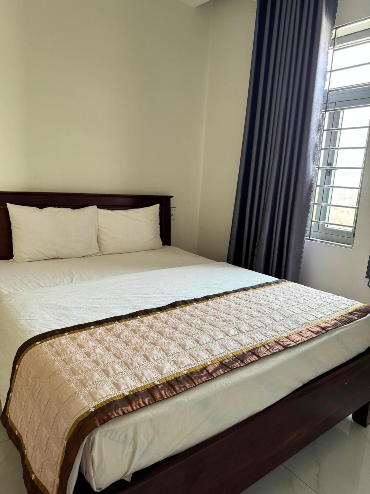 Hoang Khiem Hotel Плейку Экстерьер фото