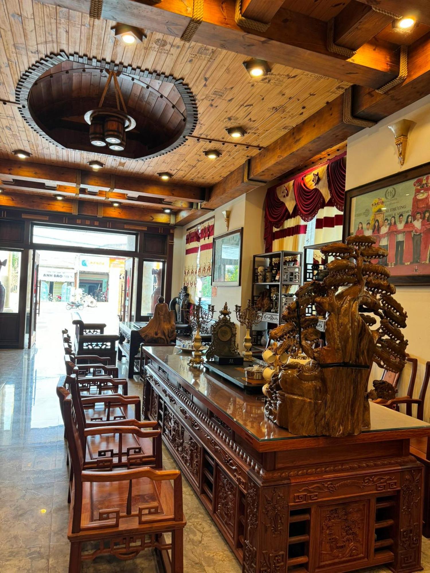 Hoang Khiem Hotel Плейку Экстерьер фото