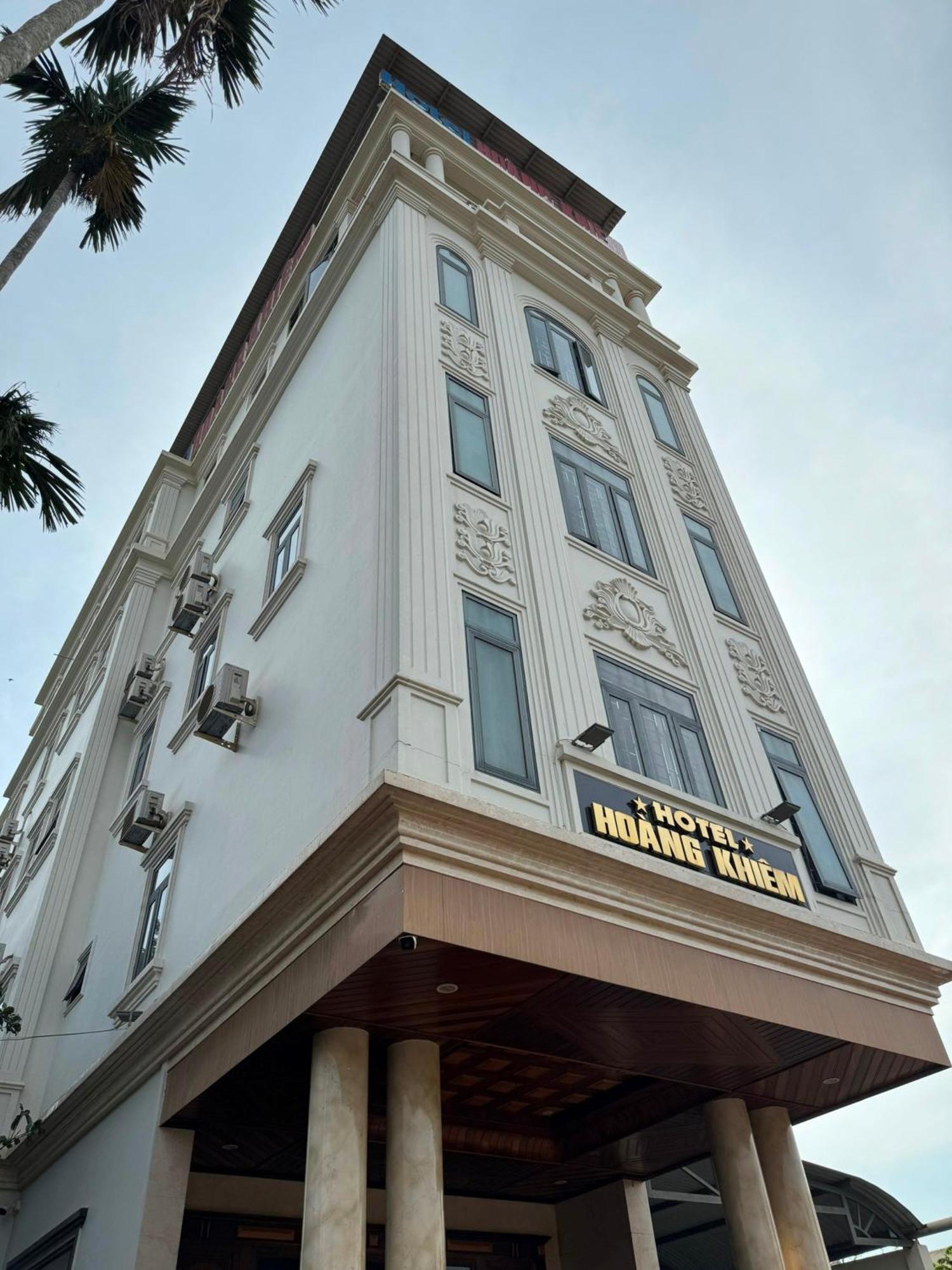 Hoang Khiem Hotel Плейку Экстерьер фото